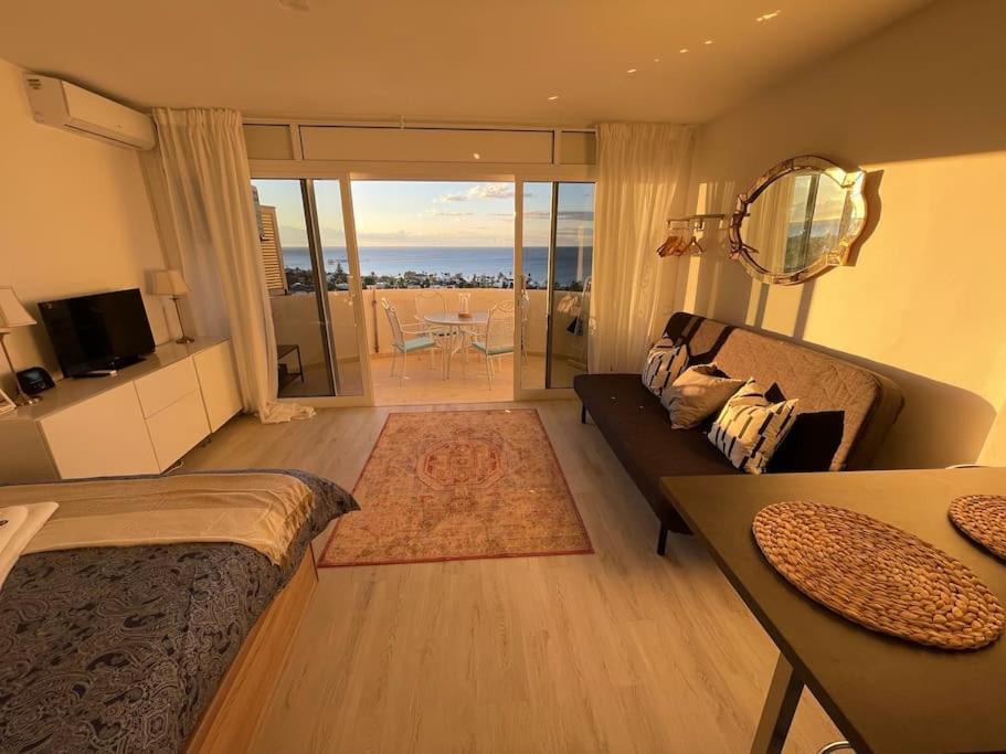 Golden Hour Beachfront Apartment Marbellac Extérieur photo